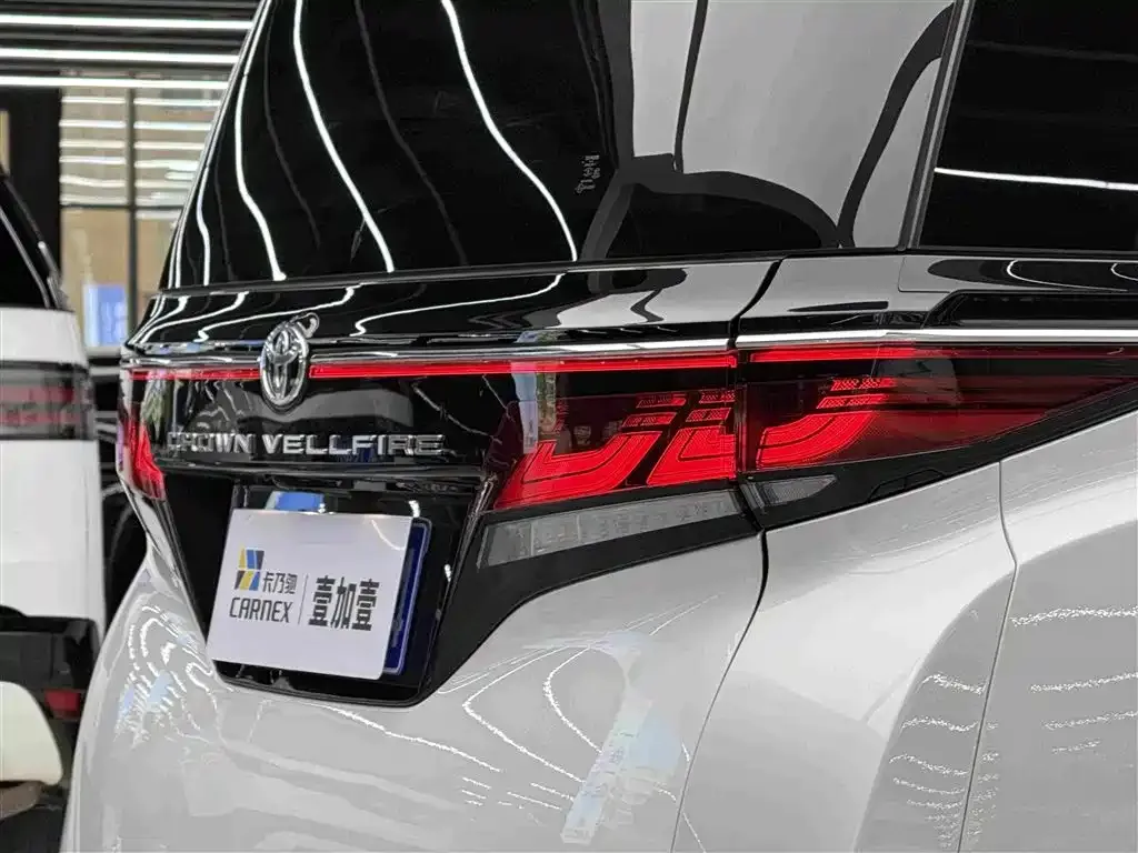 Toyota Vellfire — фото 5
