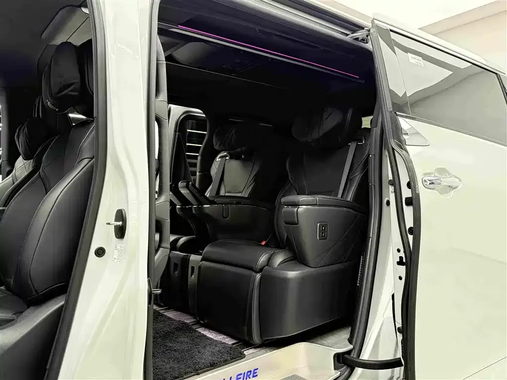 Toyota Vellfire — фото 10