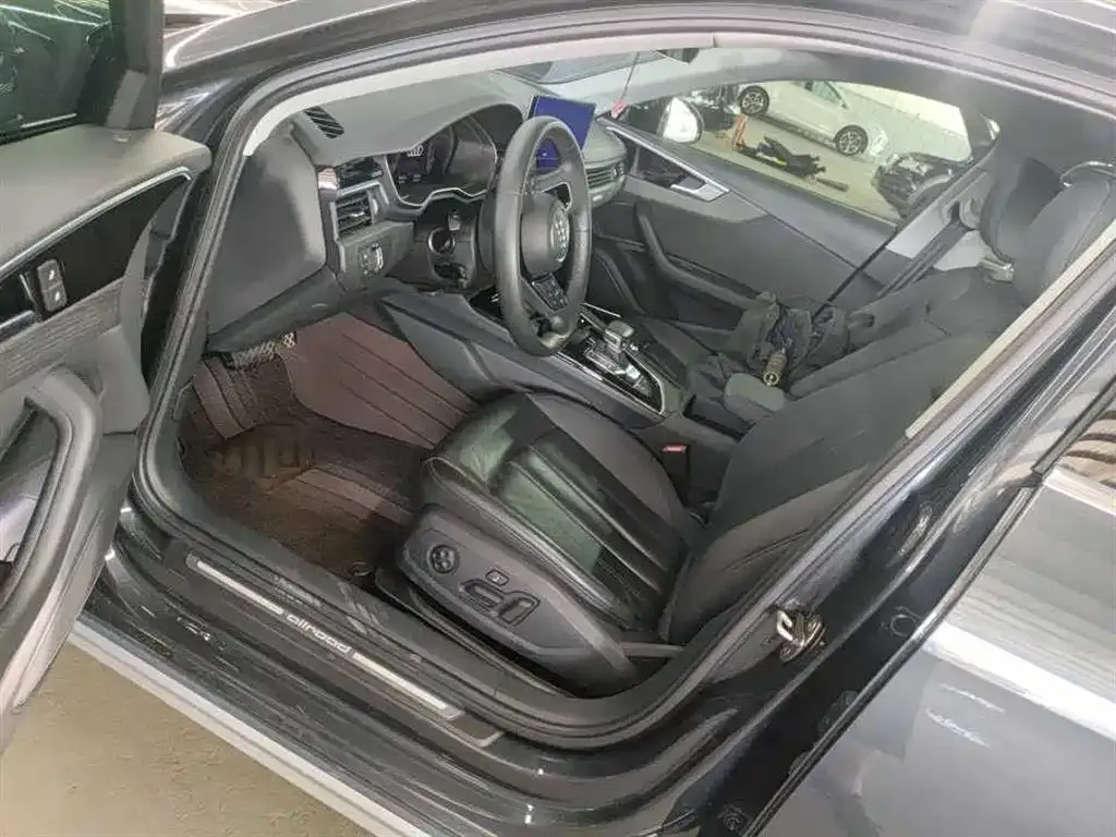 Audi A4 (Import) — фото 4