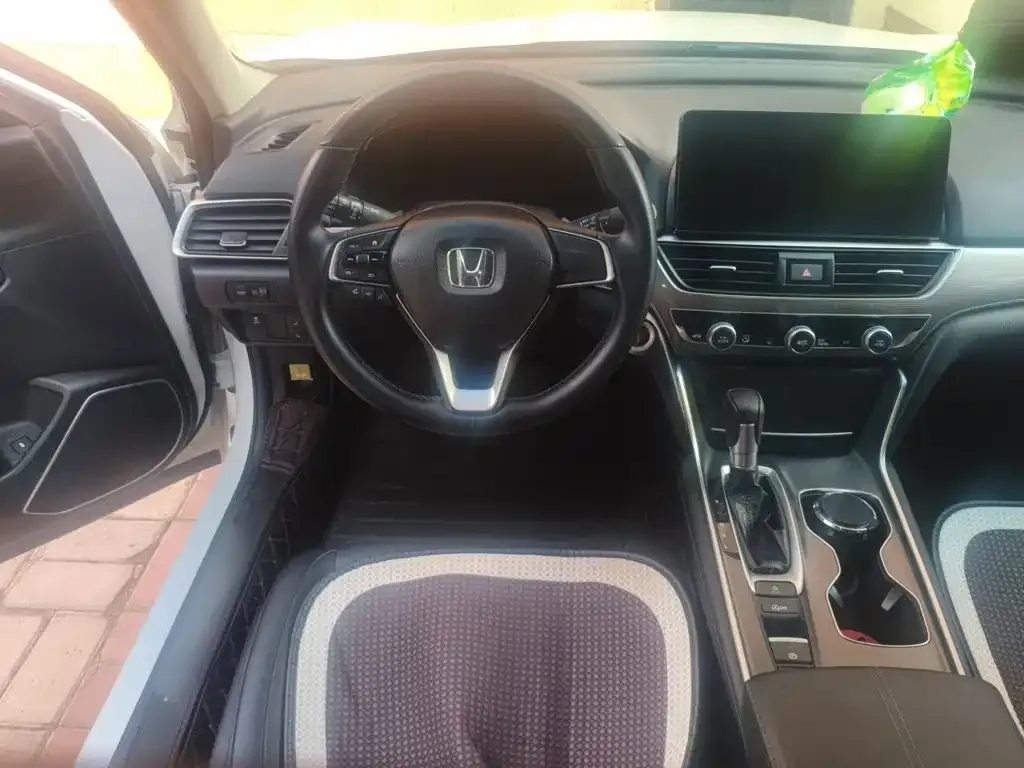 Honda Accord — фото 10