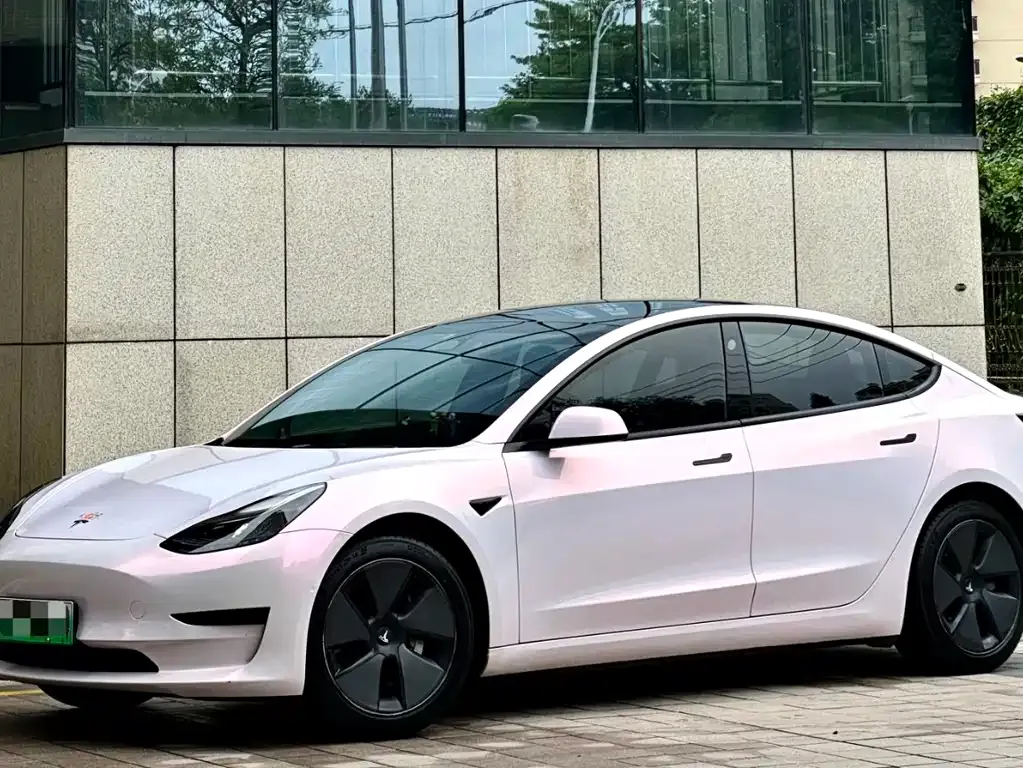 Tesla Model 3 — фото 1