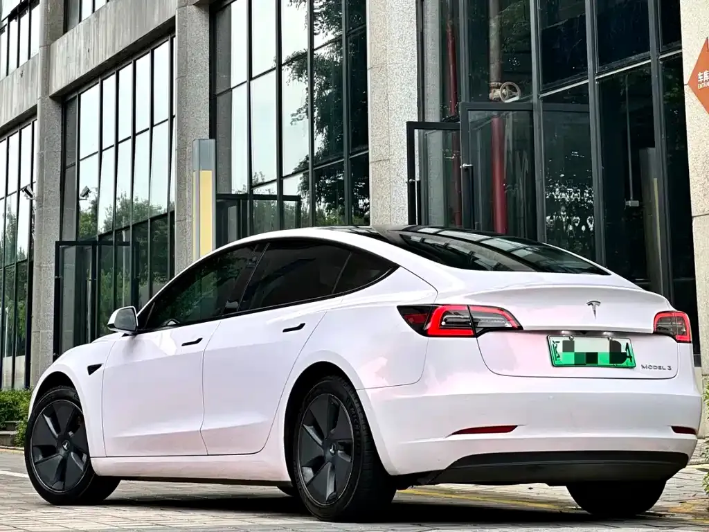 Tesla Model 3 — фото 9