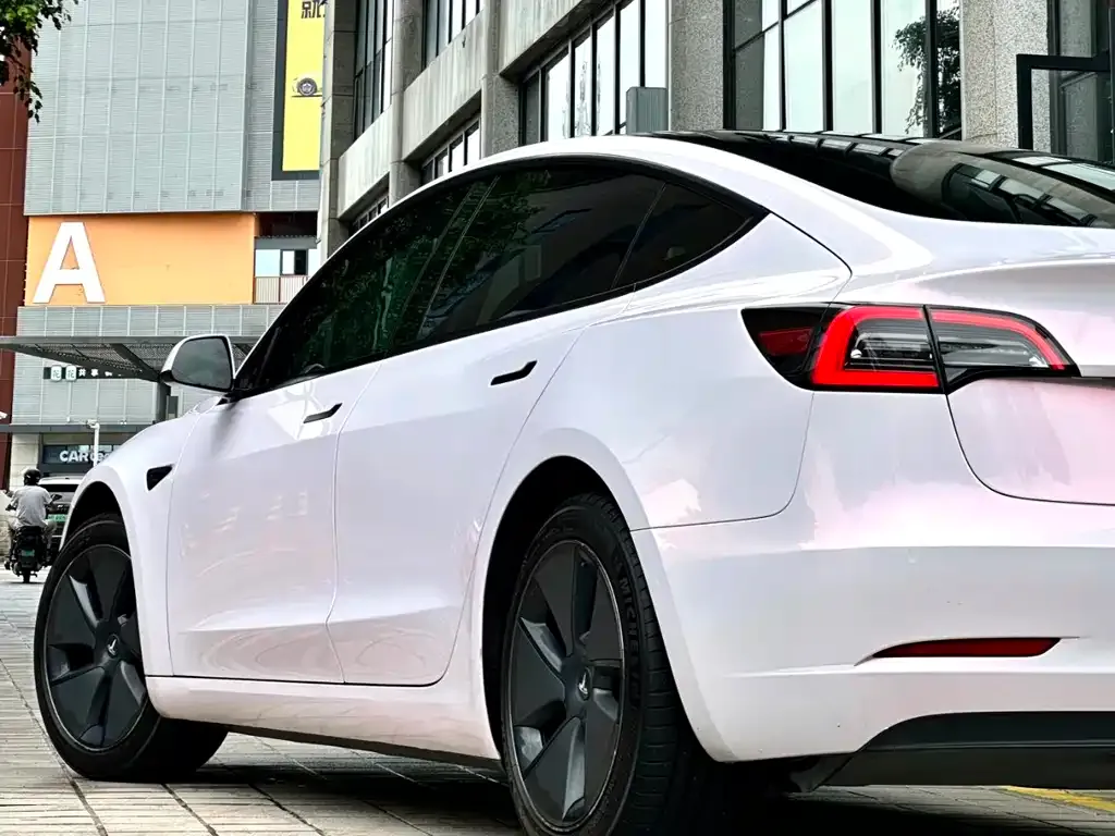 Tesla Model 3 — фото 5