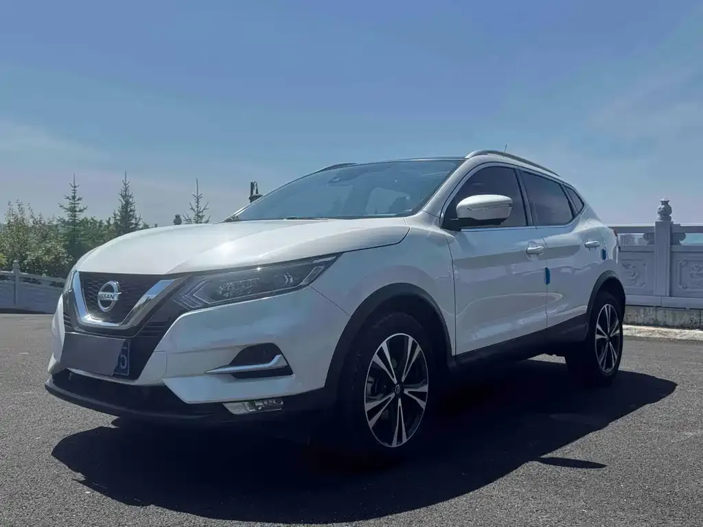 Nissan Qashqai — фото 1