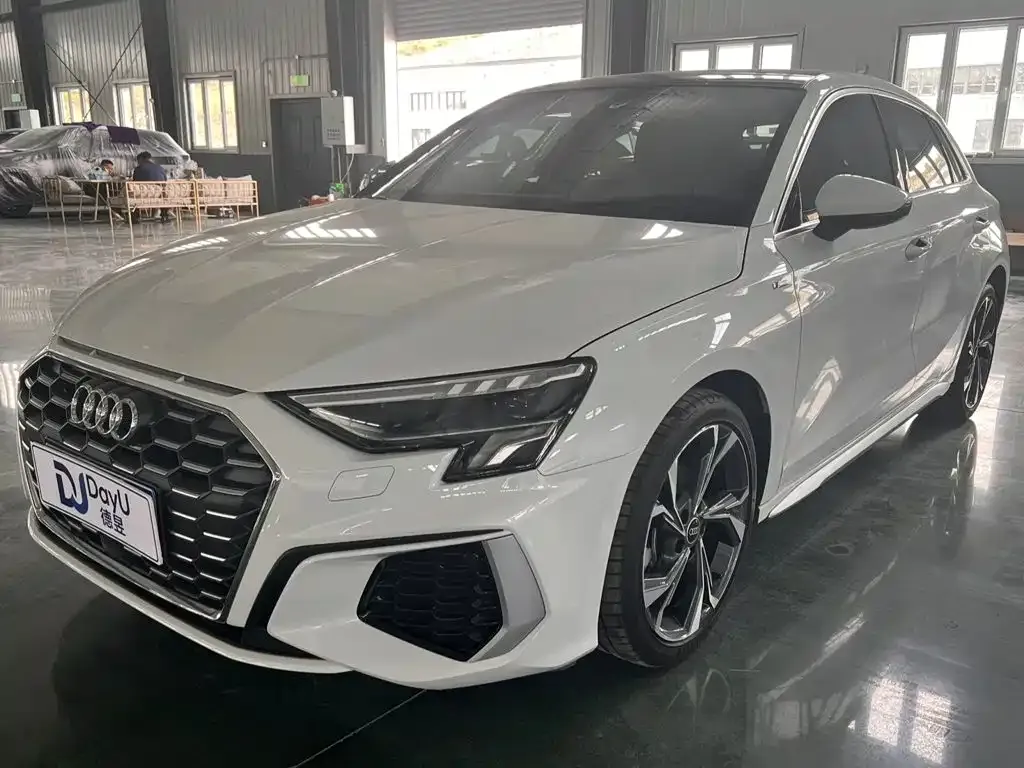 Audi A3 — фото 1