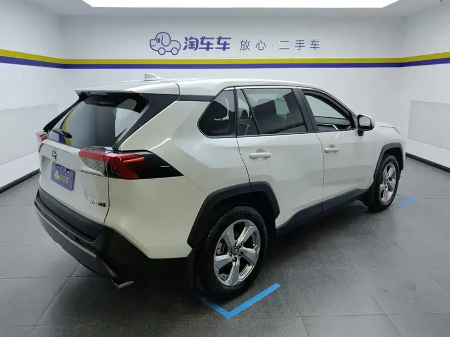 Toyota RAV4 — фото 6