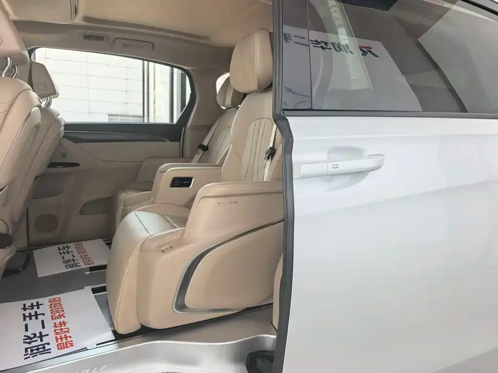Buick GL8 Hybrid — фото 4