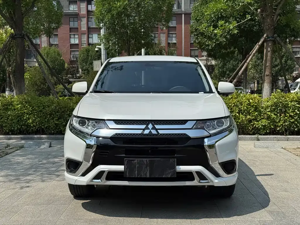 Mitsubishi Outlander — фото 9