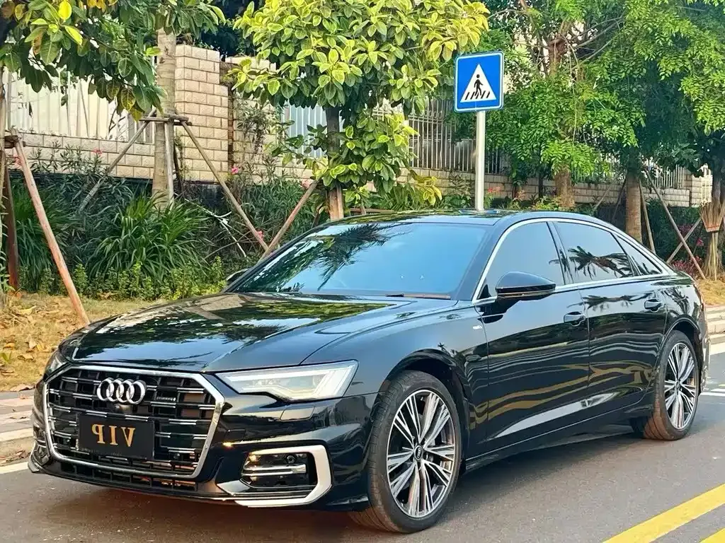 Audi A6L — фото 1