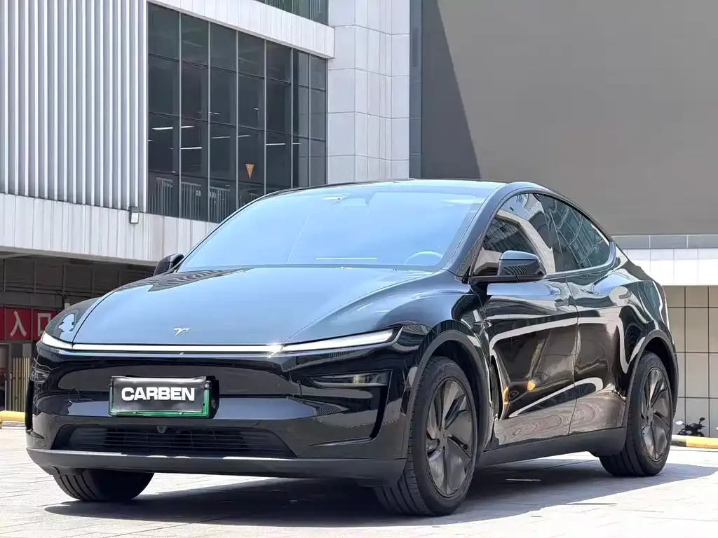Tesla Model Y — фото 1