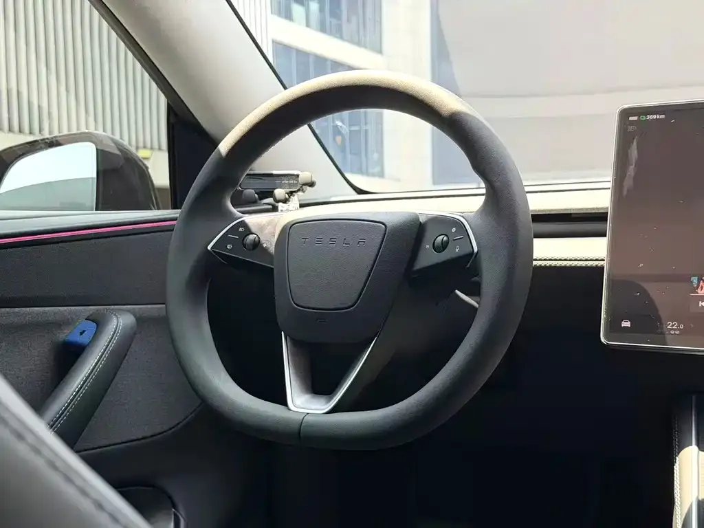 Tesla Model Y — фото 3