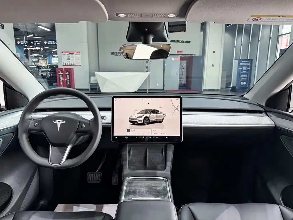 Tesla Model Y — фото 2