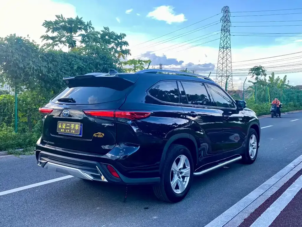 Toyota Highlander — фото 7