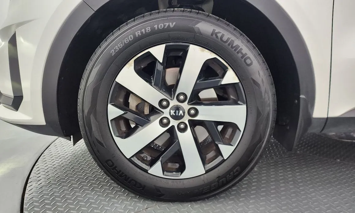 Kia Sorento — фото 10