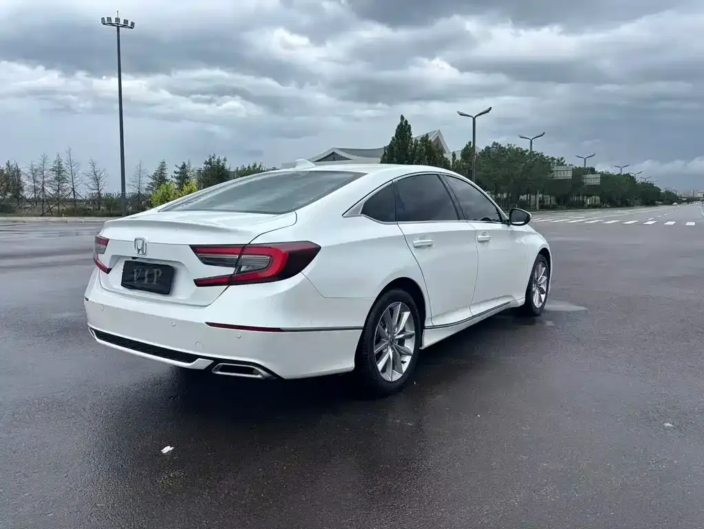 Honda Accord — фото 9