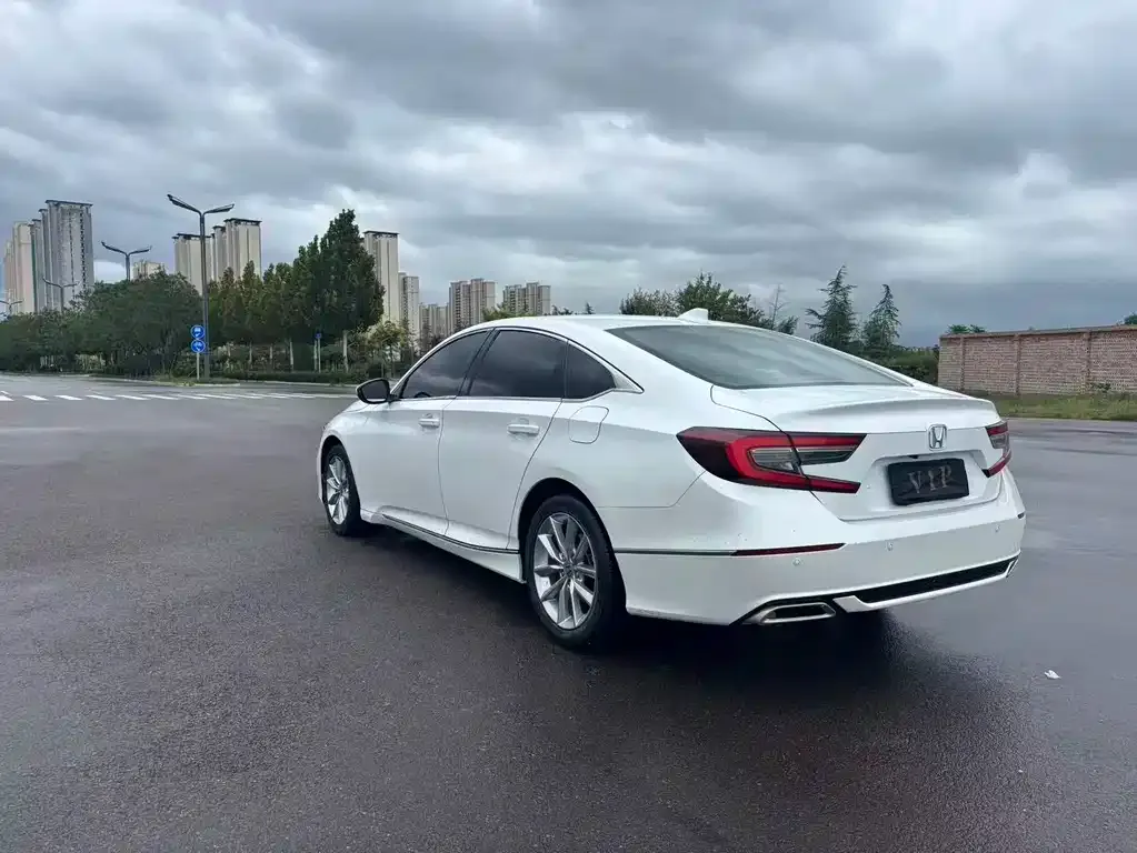 Honda Accord — фото 7