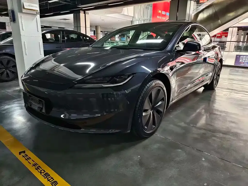 Tesla Model 3 — фото 1