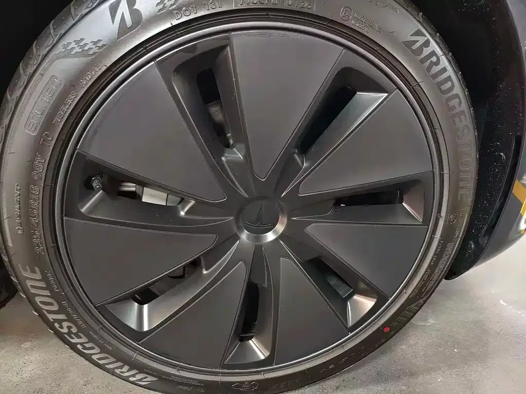 Tesla Model 3 — фото 10