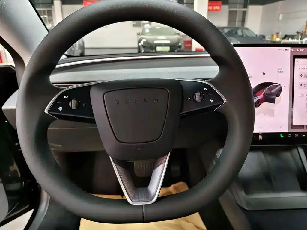 Tesla Model 3 — фото 3
