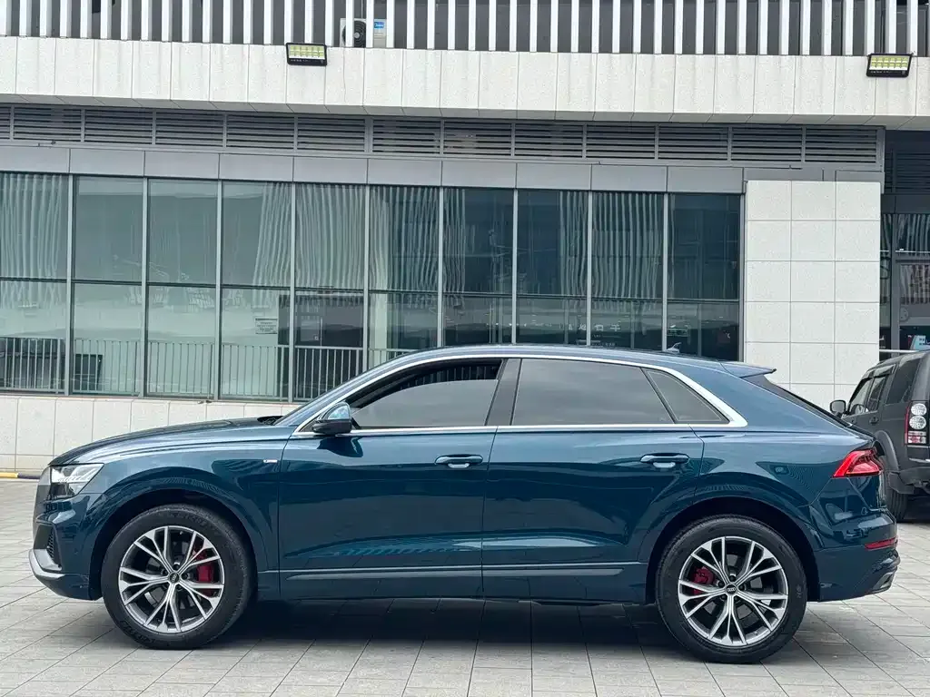Audi Q8 — фото 7