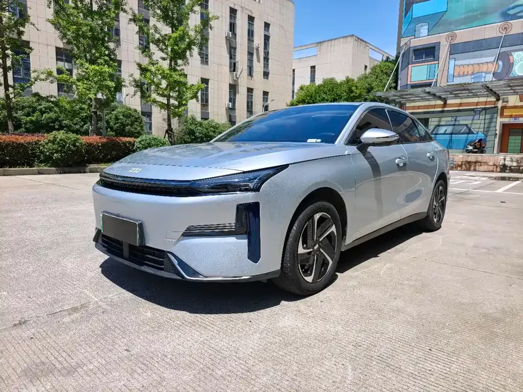 Geely Galaxy L6 — фото 1
