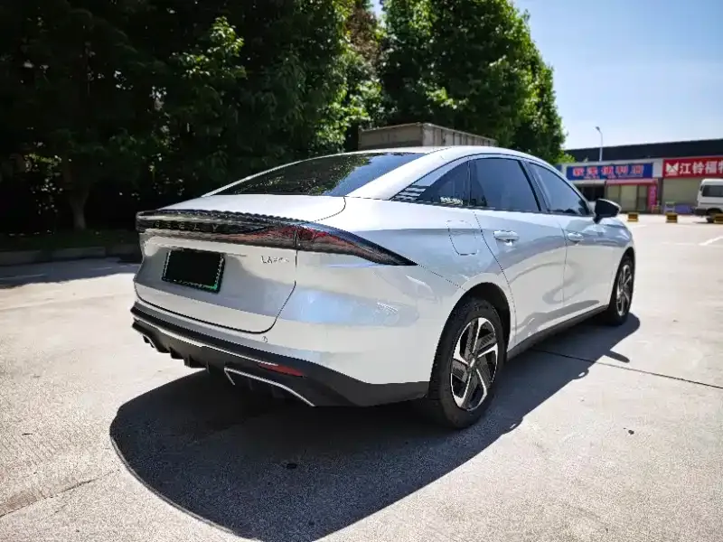Geely Galaxy L6 — фото 6