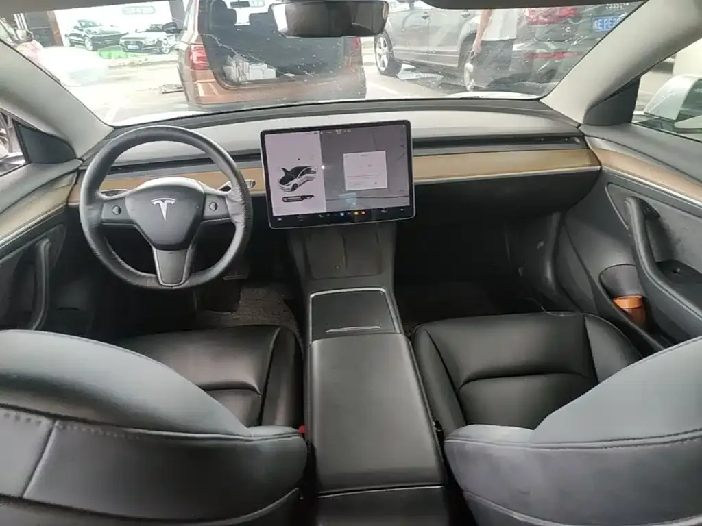 Tesla Model 3 — фото 4