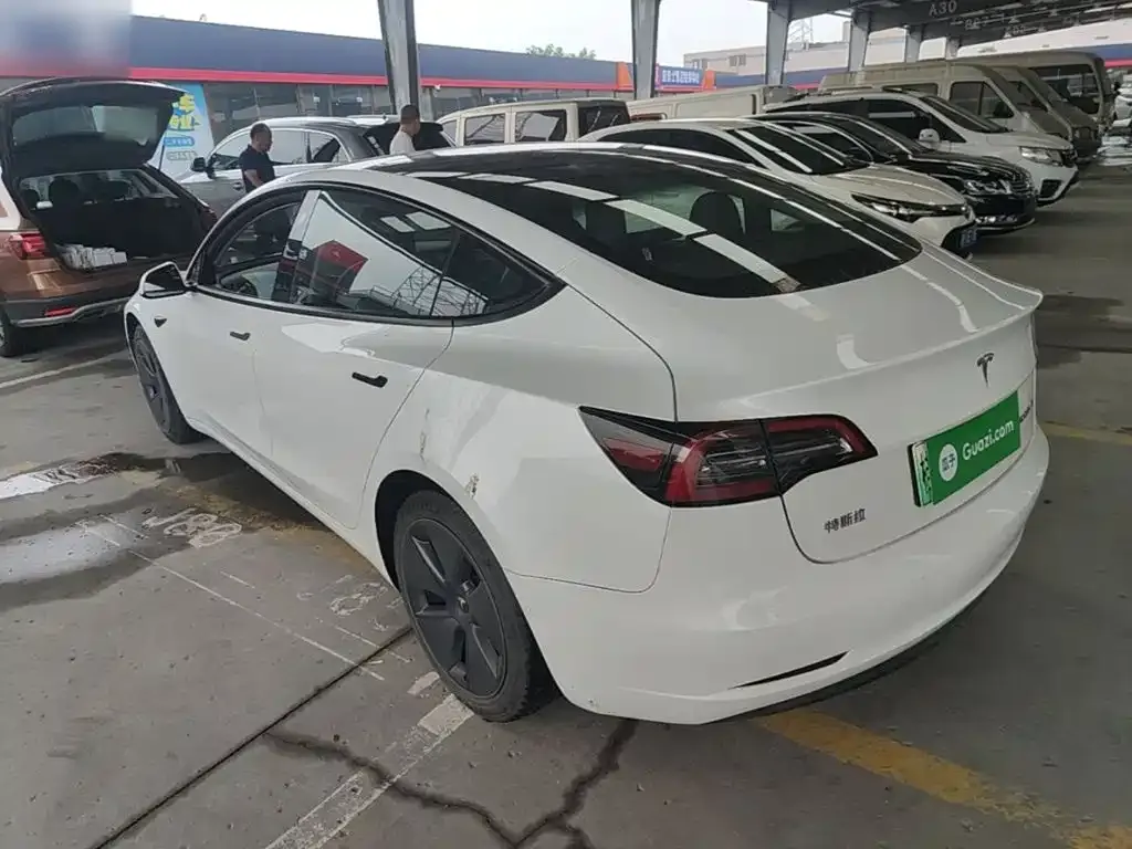 Tesla Model 3 — фото 10