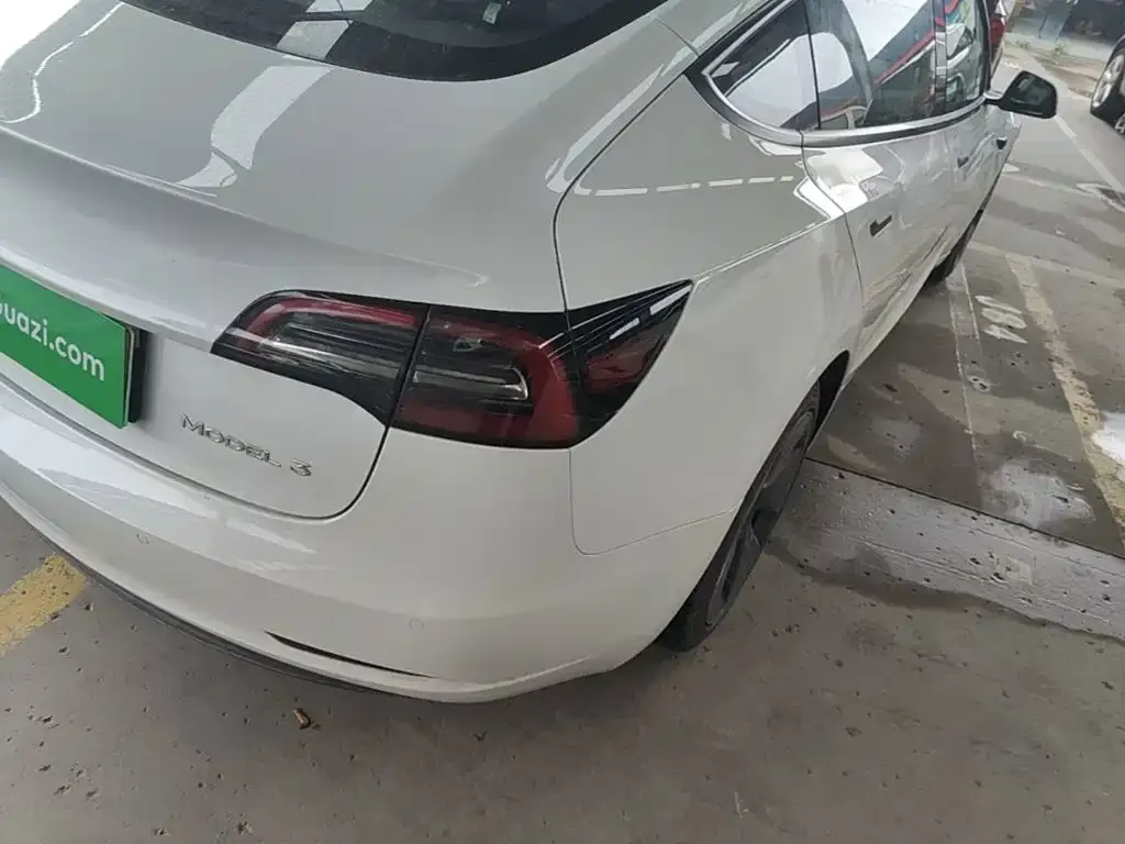 Tesla Model 3 — фото 9