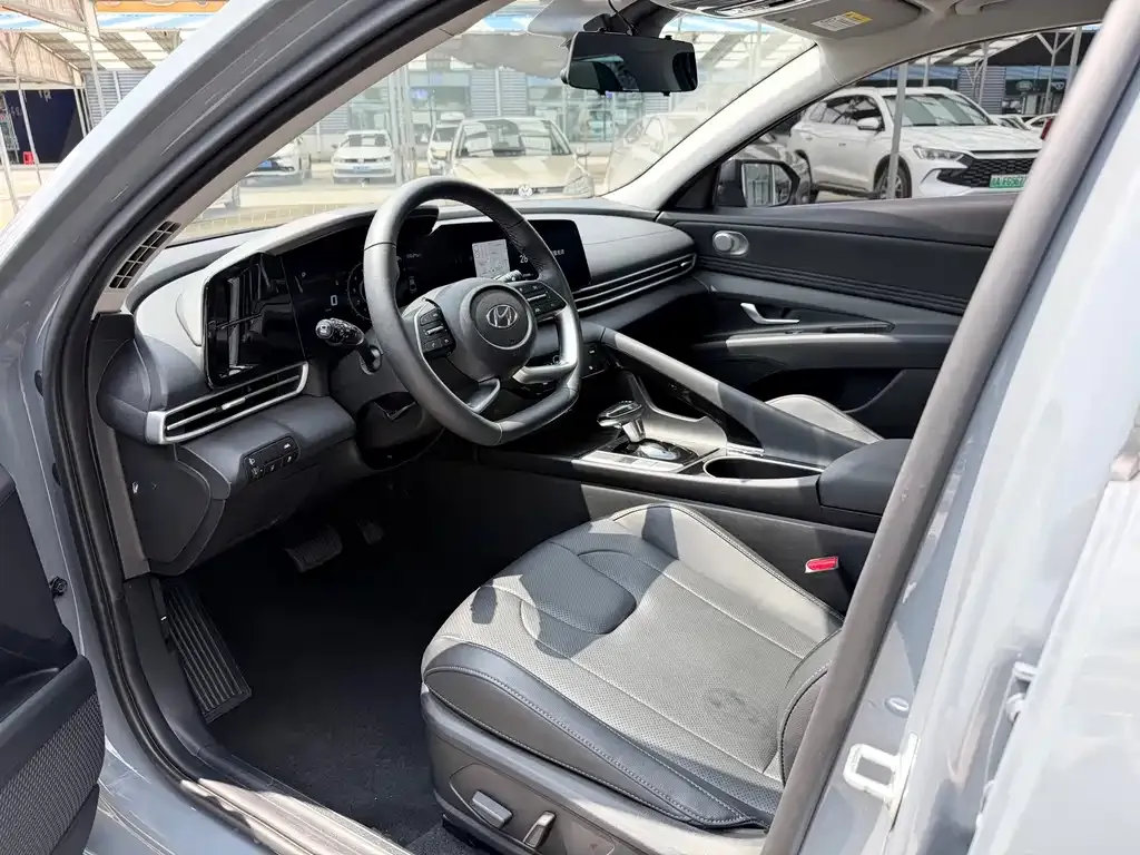 Hyundai Elantra — фото 4