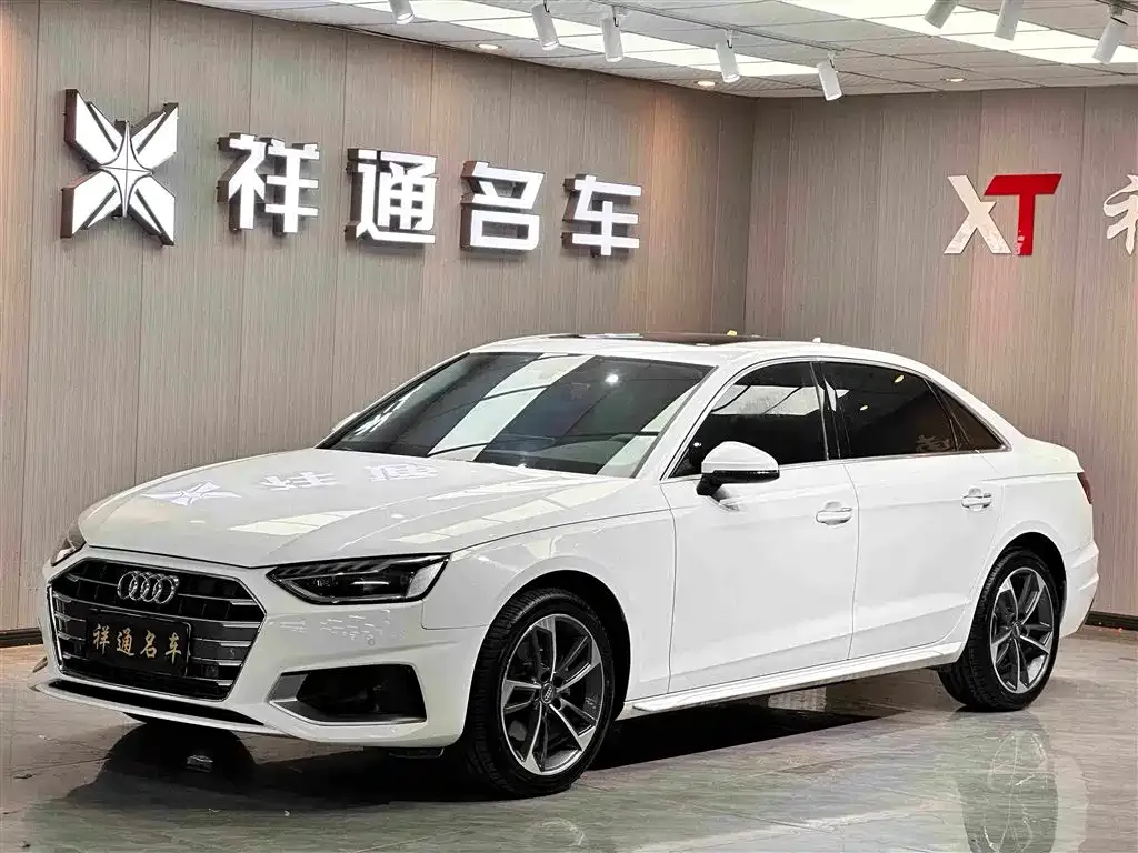 Audi A4L — фото 1