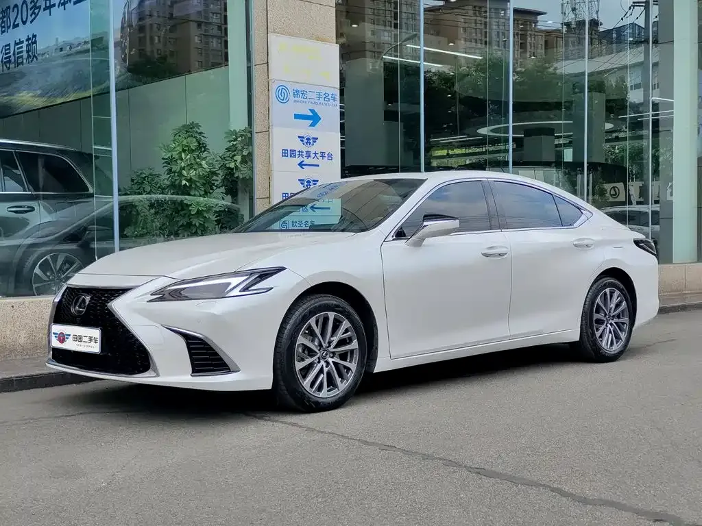 Lexus ES — фото 1