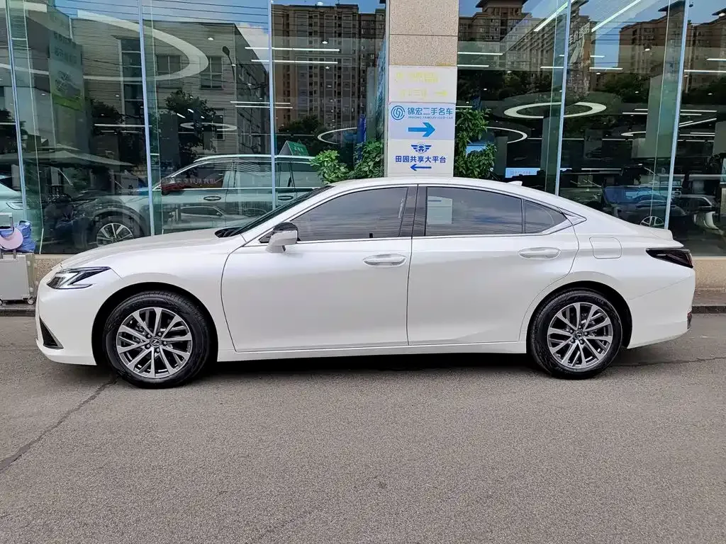 Lexus ES — фото 10