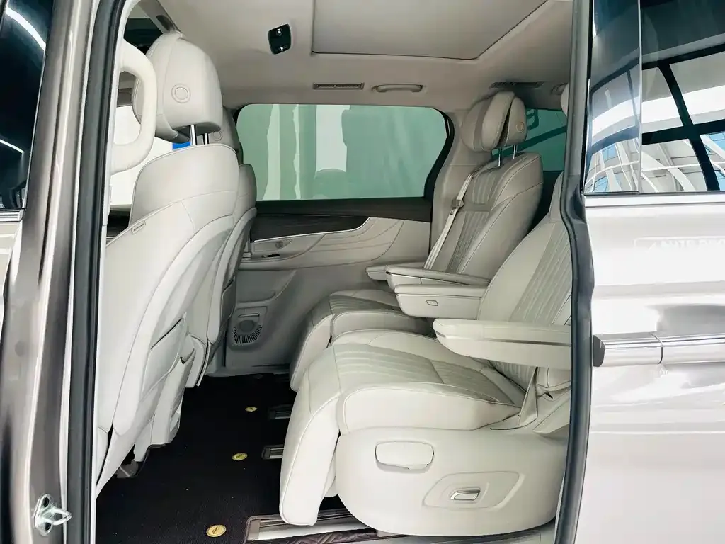 Roewe iMAX8 — фото 10