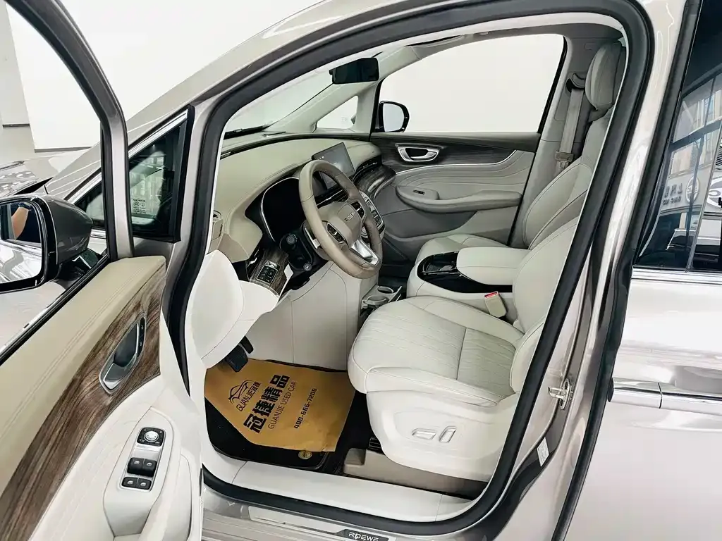 Roewe iMAX8 — фото 3