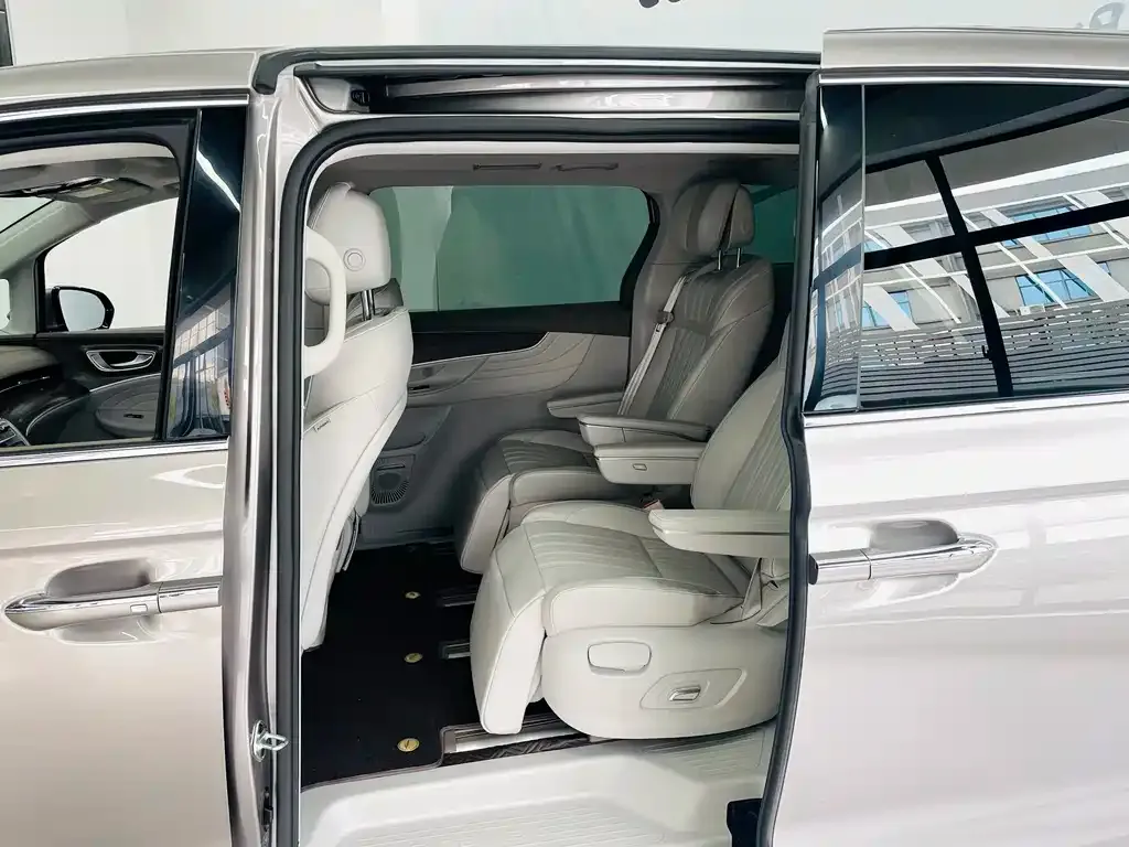 Roewe iMAX8 — фото 9