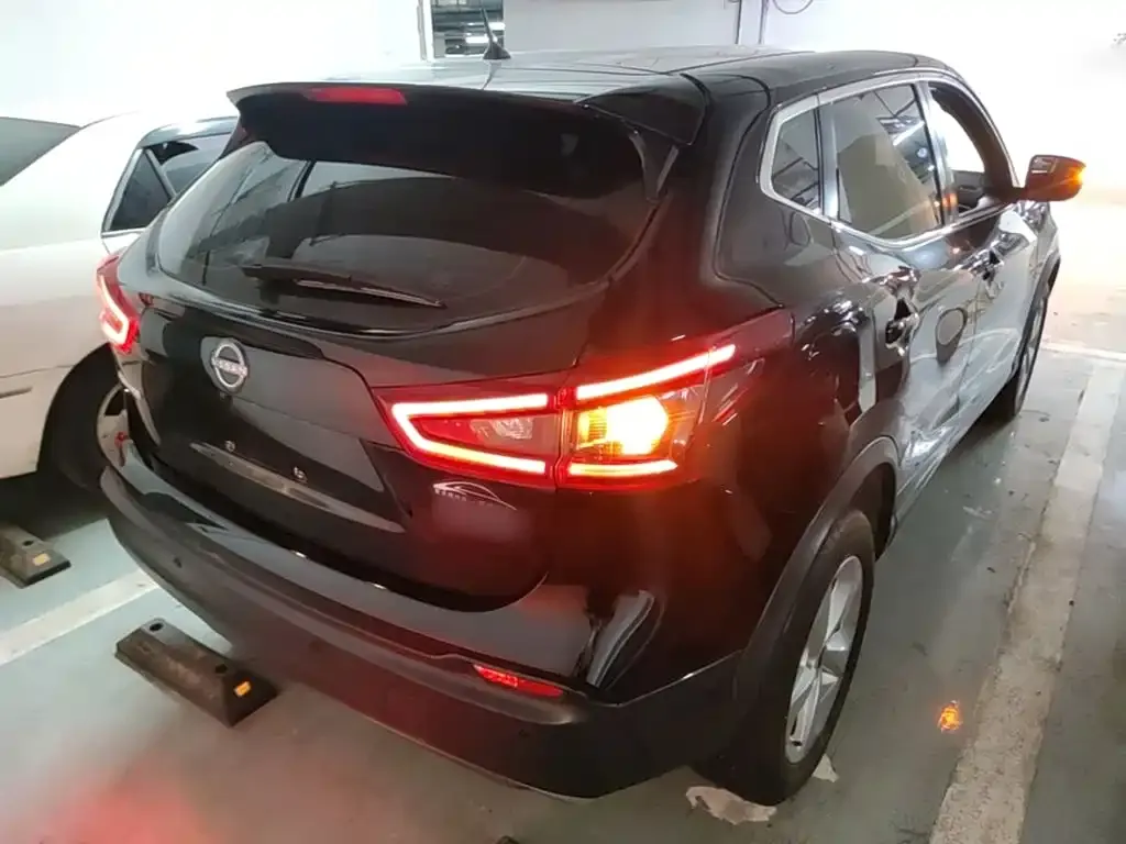 Nissan Qashqai — фото 9