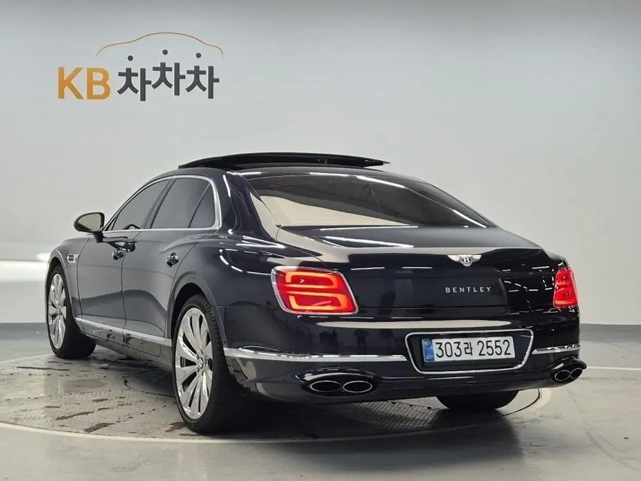 Bentley Flying Spur 2022 из KR, фото 2