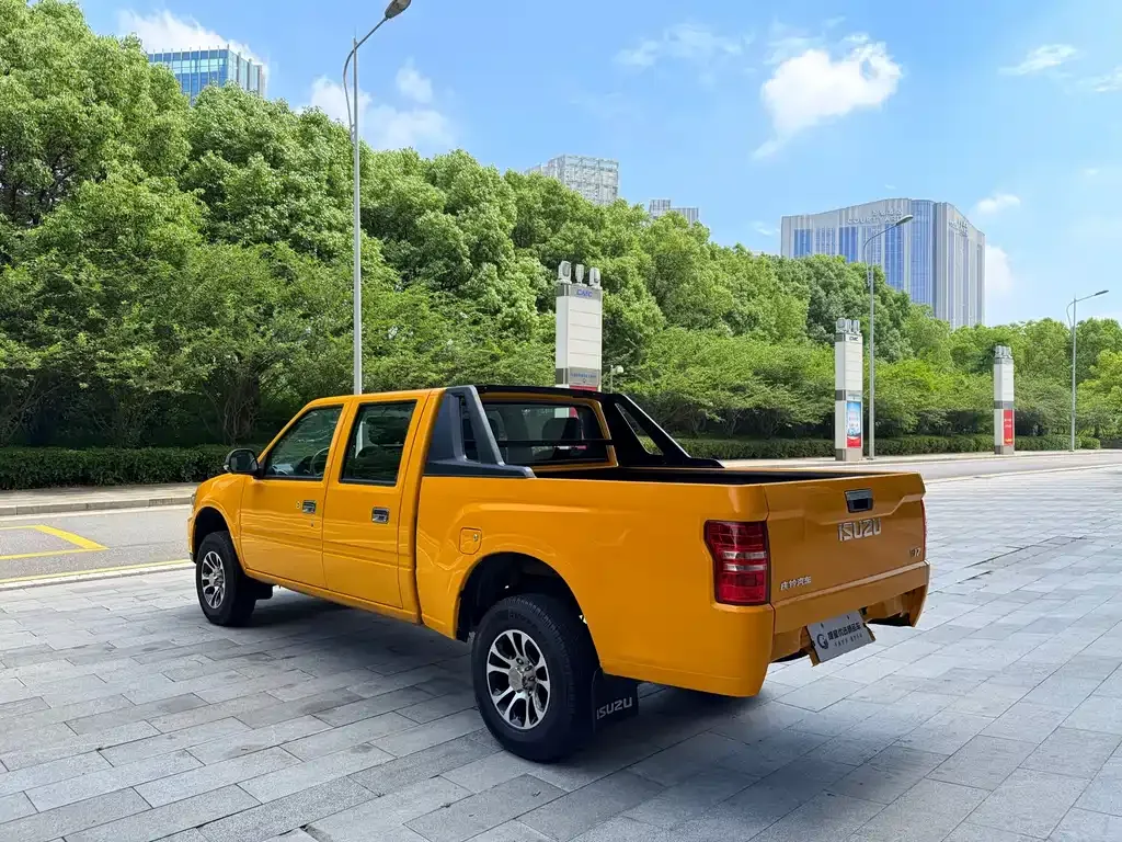 Isuzu T17 — фото 10