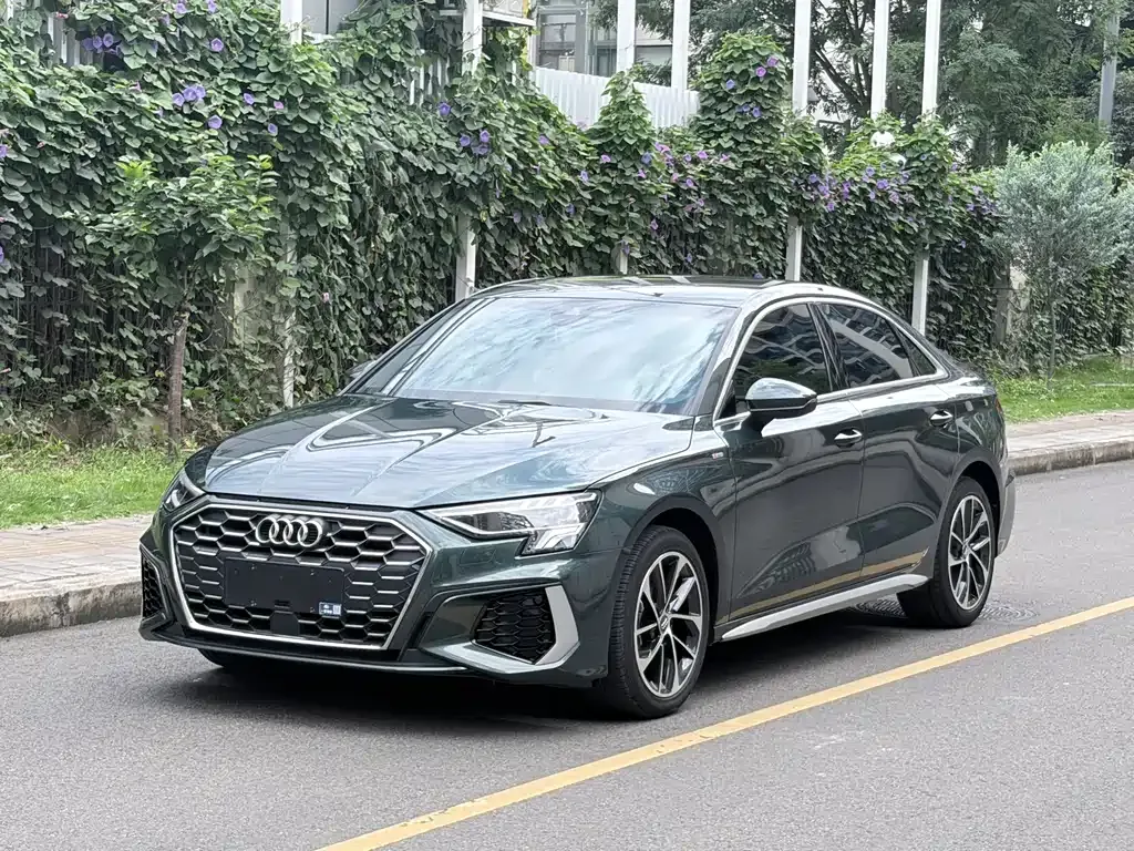 Audi A3 — фото 1