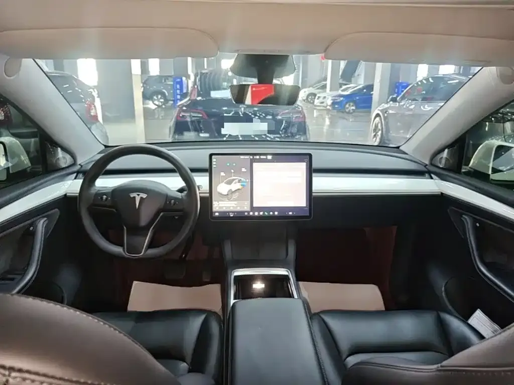 Tesla Model Y — фото 5
