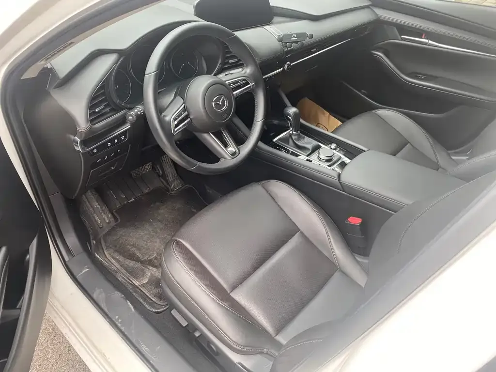 Mazda 3 Axela 2023 из CN, фото 2