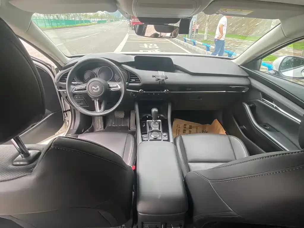 Mazda 3 Axela 2023 из CN, фото 4