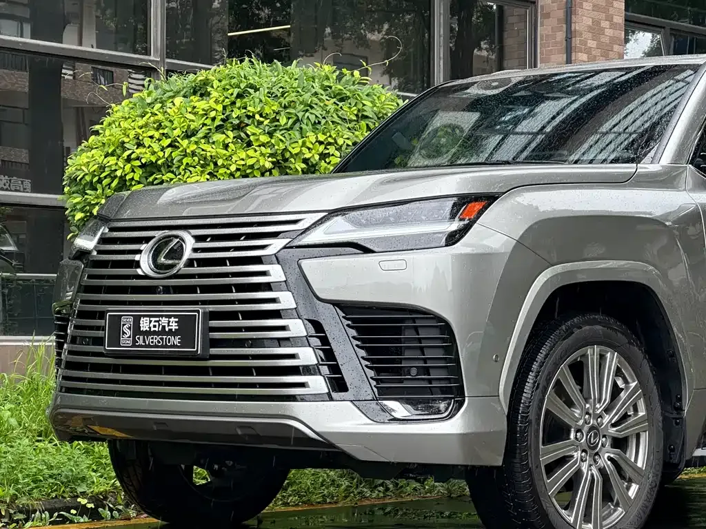 Lexus LX — фото 1