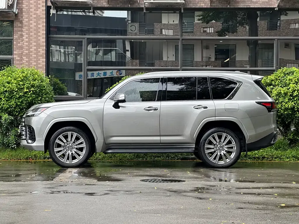 Lexus LX — фото 9