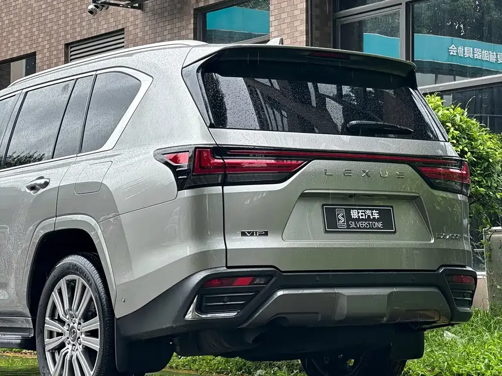 Lexus LX — фото 10