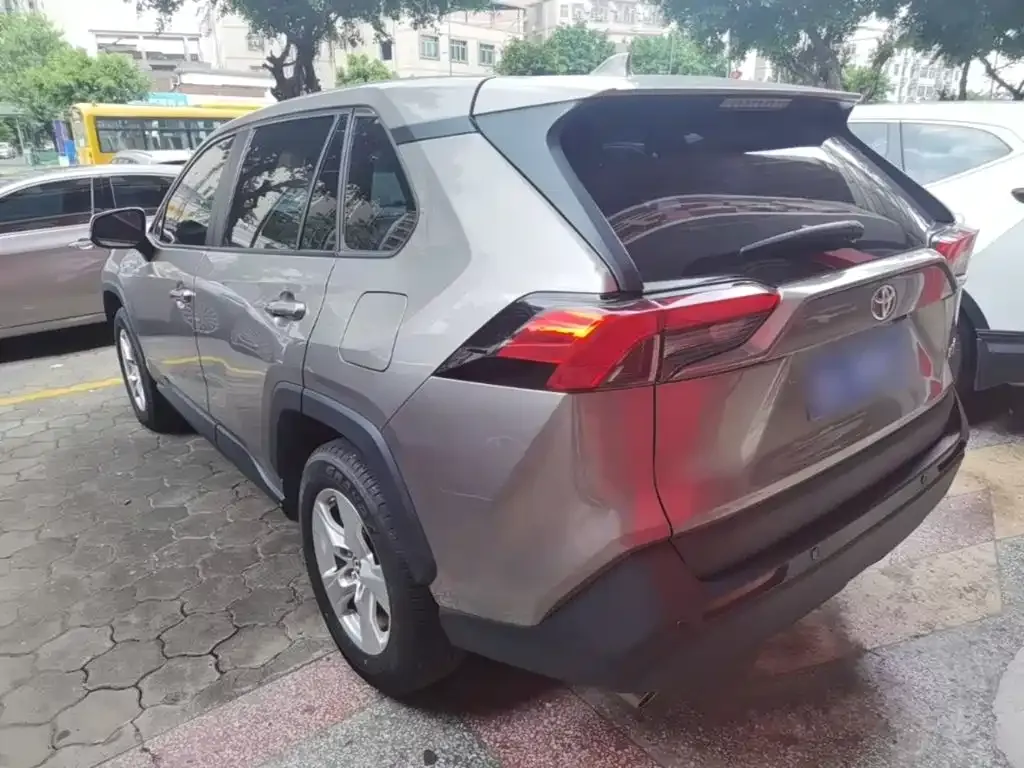 Toyota RAV4 2023 из CN, фото 5