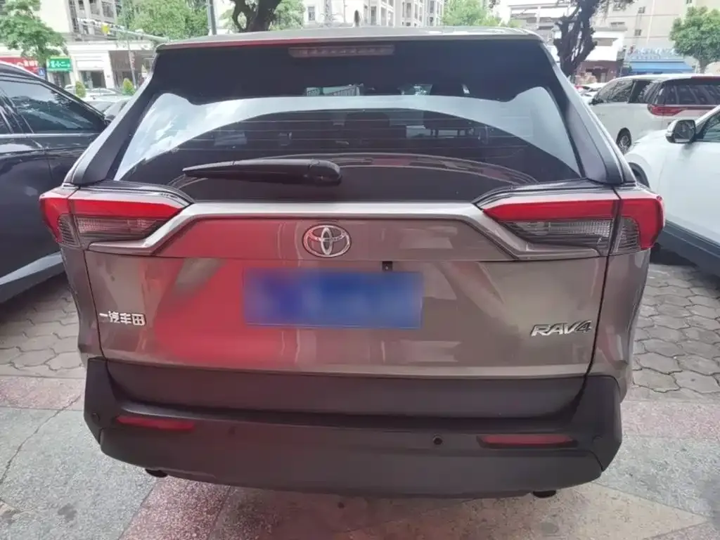 Toyota RAV4 2023 из CN, фото 8