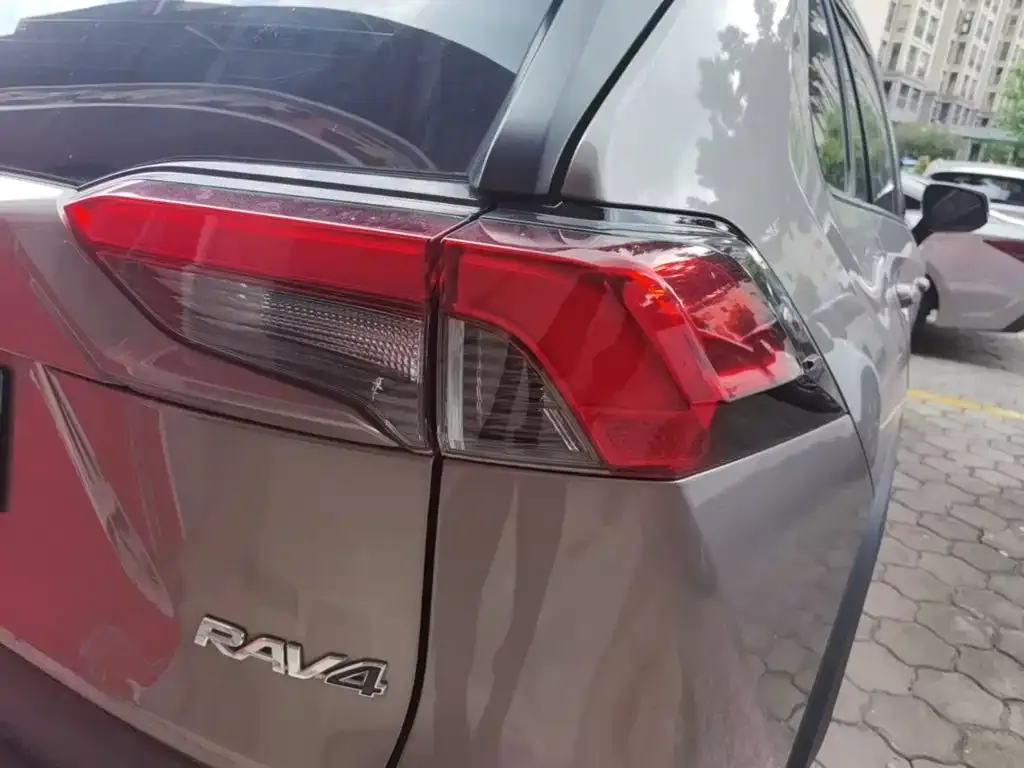Toyota RAV4 2023 из CN, фото 7