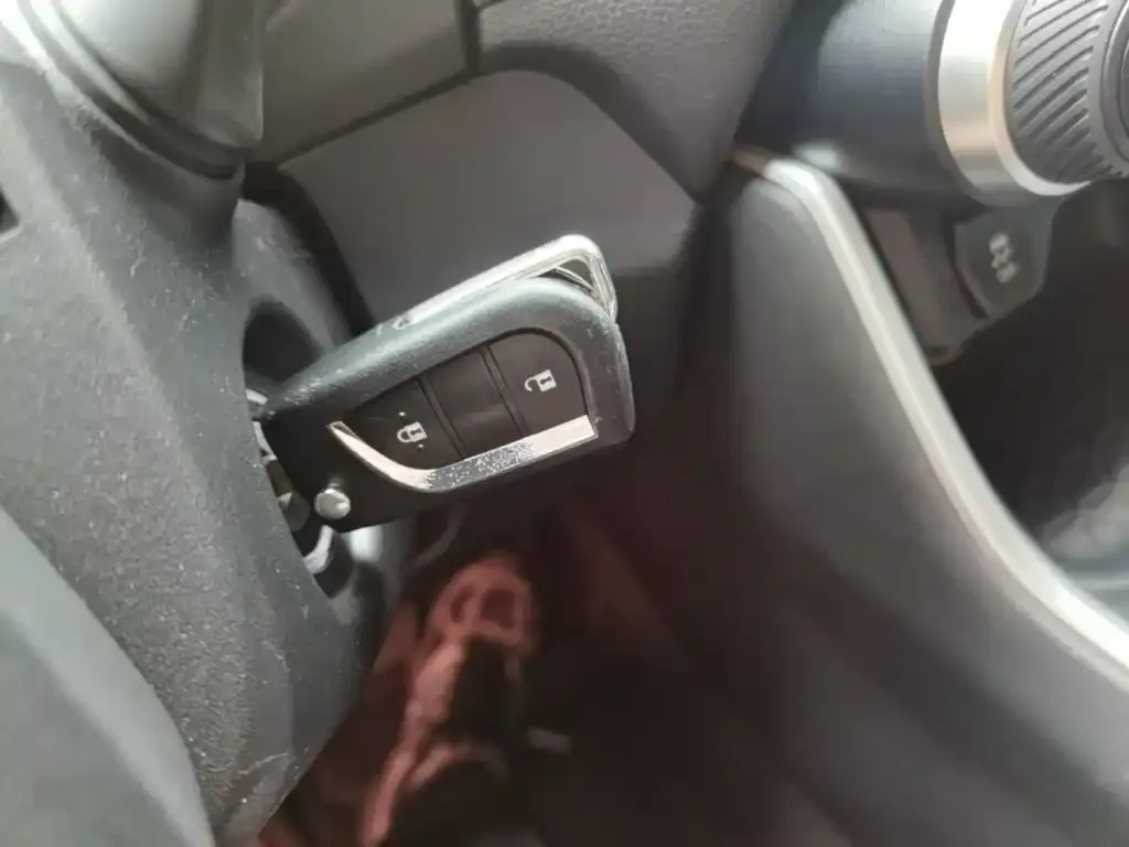 Toyota RAV4 2023 из CN, фото 2